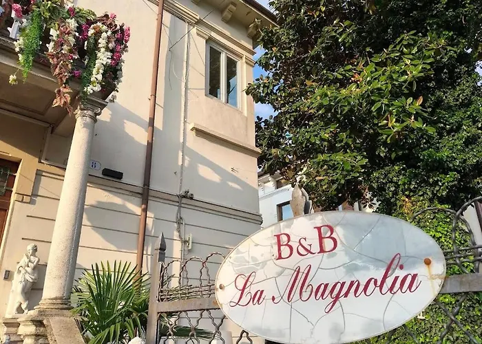Hotel: La Magnolia - House
