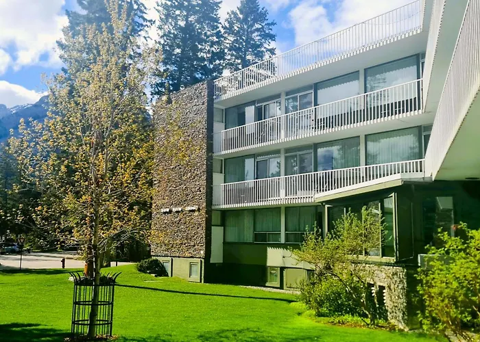 Cheap hotel: Bow View Lodge