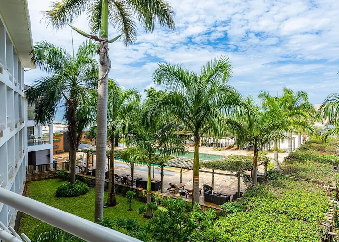 Giraffe Beach Hotel