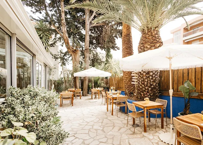 3 star hotels Le Petit Castel