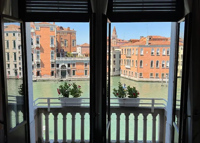 Luxury hotel only: Palazzo Barocci