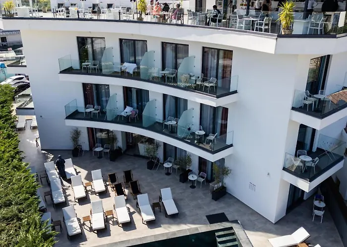 Hotel Con Piscina Blue Eye