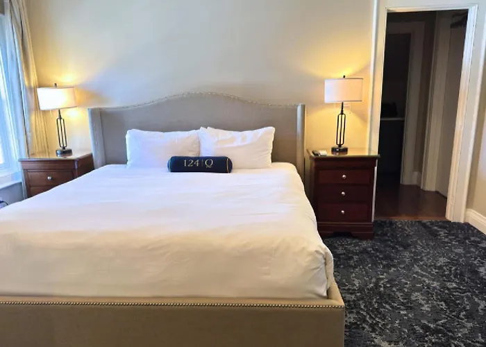 124 On Queen Hotel & Spa