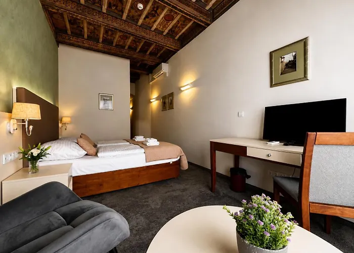The Golden Wheel Hotel