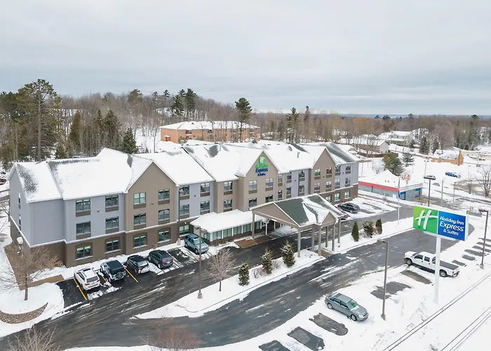 Resorts Guide Holiday Inn Express & Suites Marquette By Ihg