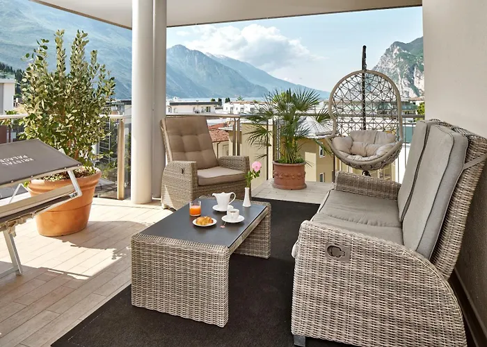 Kristal Palace - Tonelli s - Adult Friendly