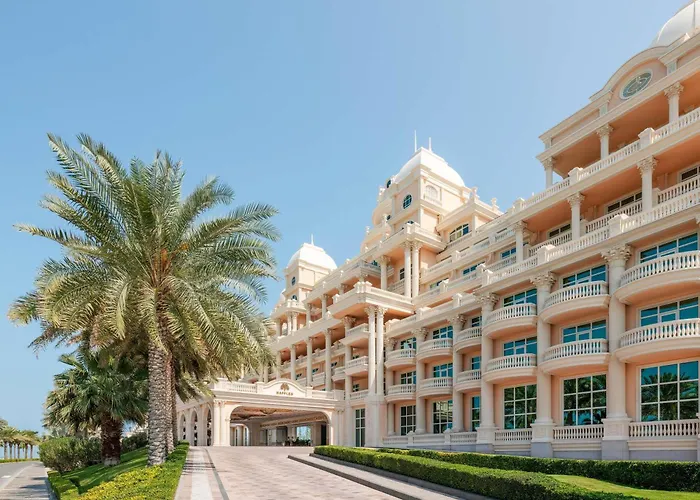 Resort: Raffles The Palm
