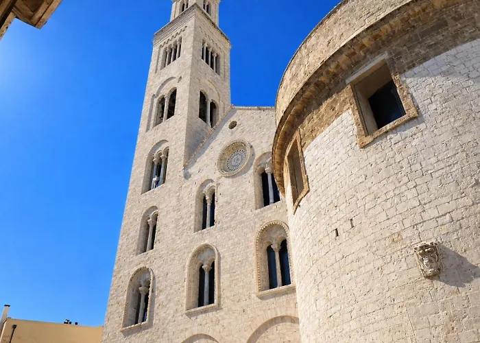 LandLord 8 - Una Finestra Sulla Cattedrale