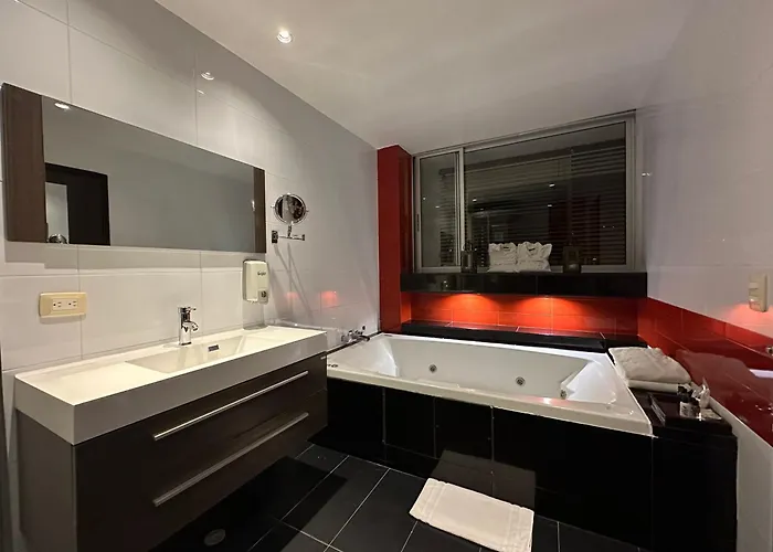 Hotel Suites 108