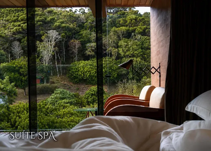 Casa Container 80 - Suítes privativas e sofisticadas integradas à natureza