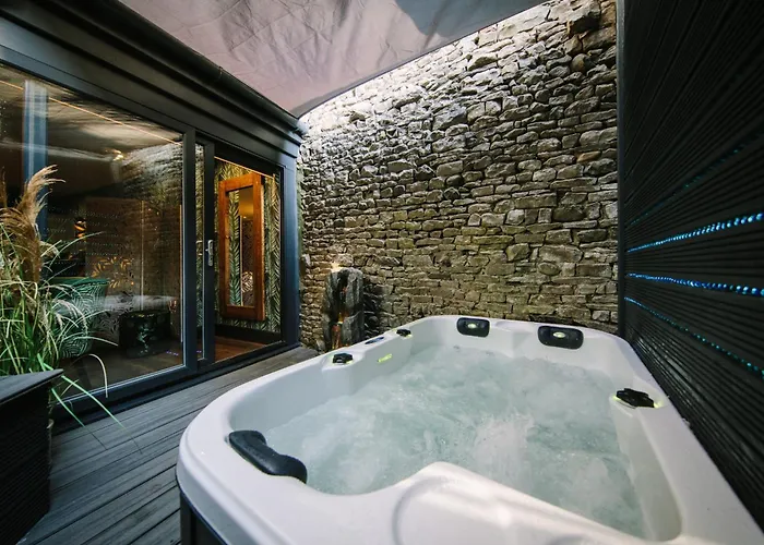 Absoluxe Suites