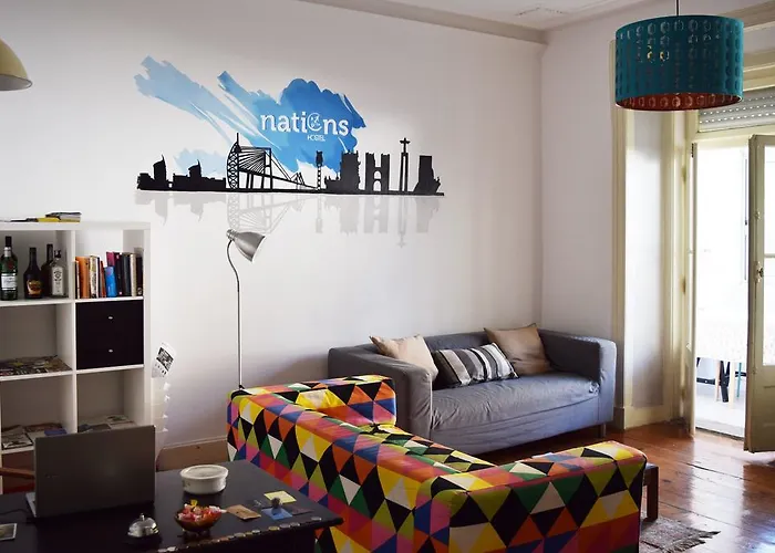 Hotel cerca del colegio: Nations Rooms