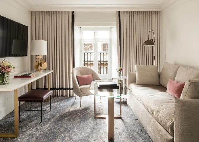  Du Louvre, In The Unbound Collection By Hyatt