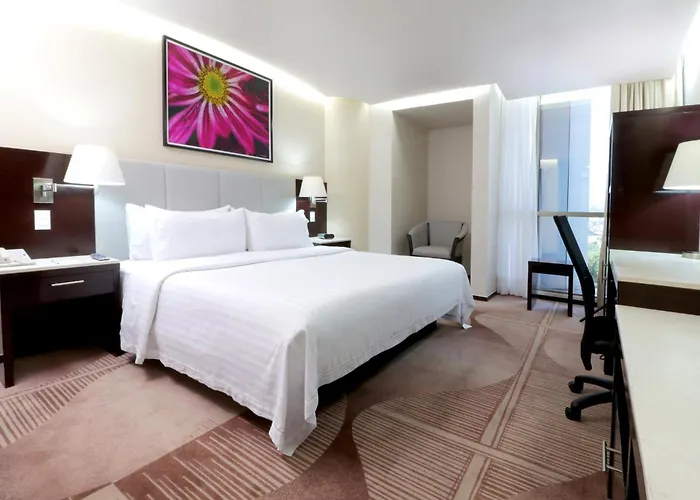 Golf hotels Holiday Inn & Suites Mexico Medica Sur By Ihg