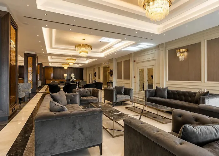 Astoria Grand