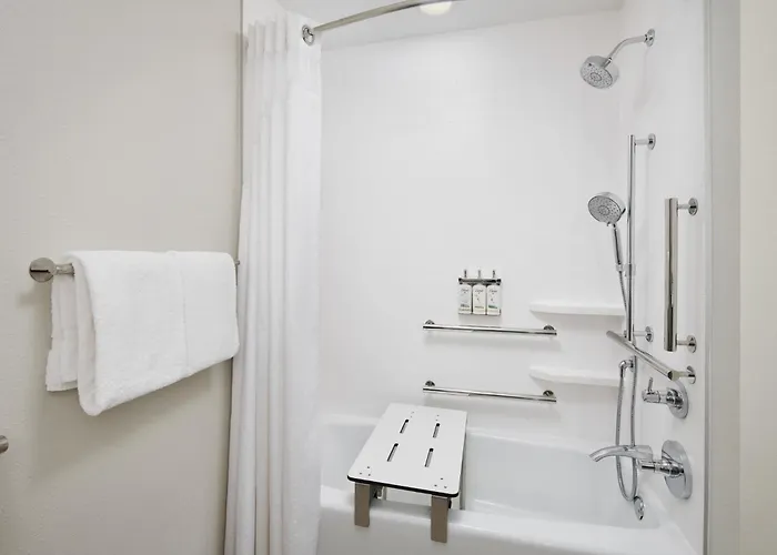 Holiday Inn Express & Suites West By Ihg