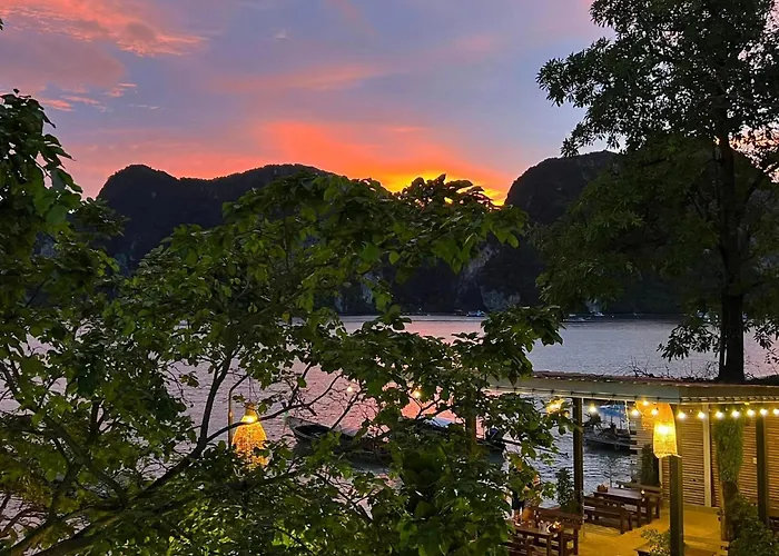 Phi Phi Rimlay