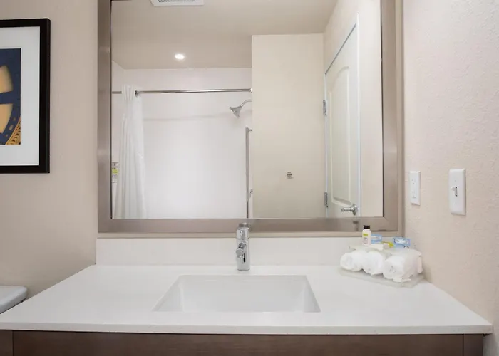 Holiday Inn Express & Suites Manhattan By Ihg
