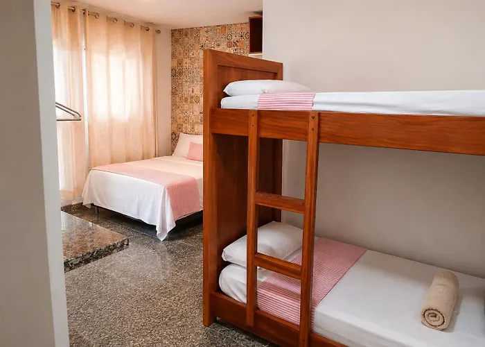  SEGUNDA CASA - Seu cantinho em Guarapari, 1 minuto a pé da Praia do Morro! Suítes confortáveis e modernas - Para casal ou para grupos de até 4 pessoas