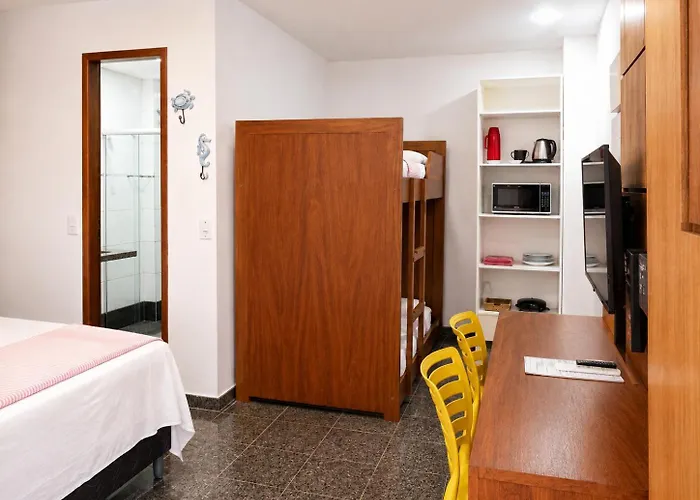  SEGUNDA CASA - Seu cantinho em Guarapari, 1 minuto a pé da Praia do Morro! Suítes confortáveis e modernas - Para casal ou para grupos de até 4 pessoas