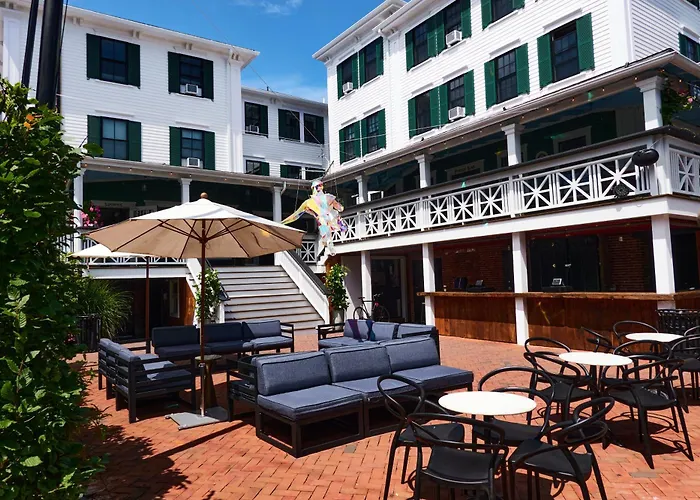 Hotels Close to Airport Gifford House