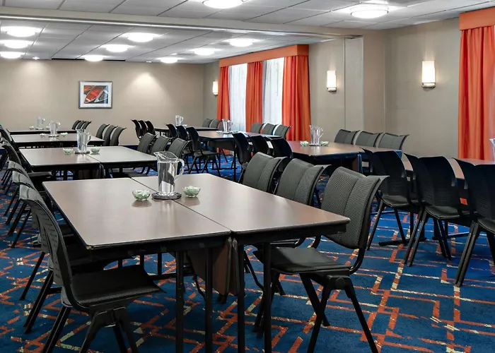 Hotels with pool Hampton Inn & Suites Annapolis