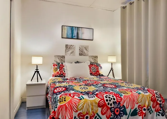 Apartments 100 Meters To Metro Beaudry - Full s - 1 Minute Walk To The Famous St Catherine Street - Fast Wifi - Washer & Dryer On Site - Montcalm Units