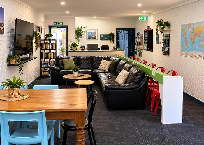 The Hostels Shiralee -Note - Valid Passport Required To Check In