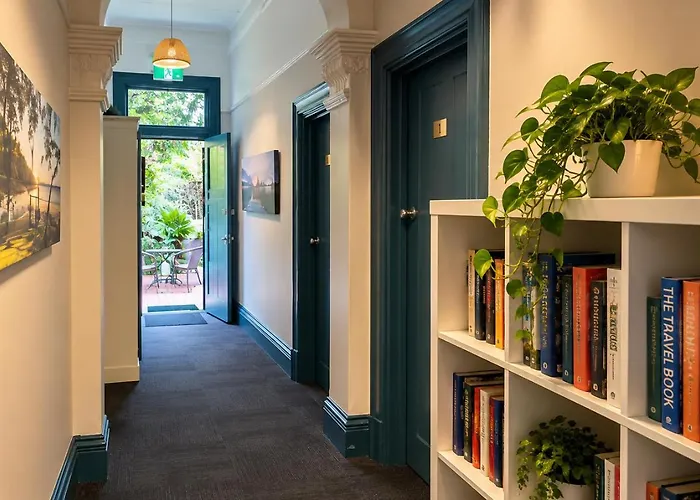 The Hostels Shiralee -Note - Valid Passport Required To Check In