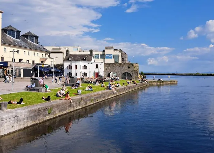 Eyre Square Hotel