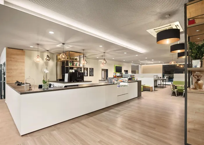 Super 8 By Wyndham City North