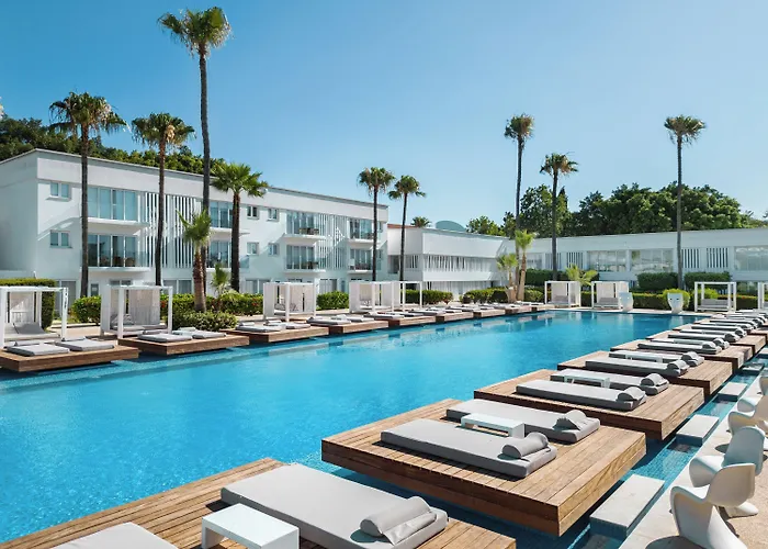 In Luxury hotels So White Beach