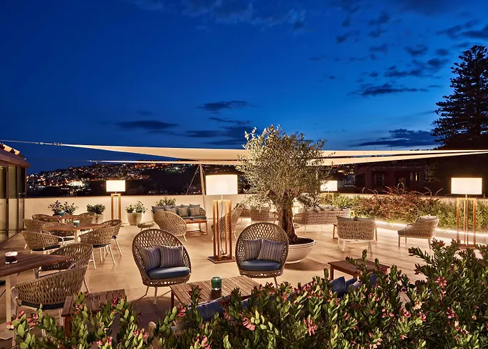 De Bonart , Curio Collection By Hilton