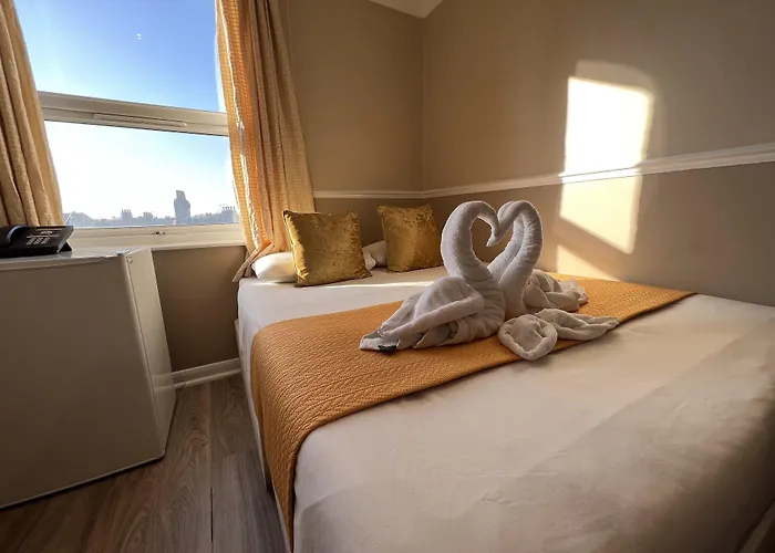 Hotels Close to Airport Commongate s