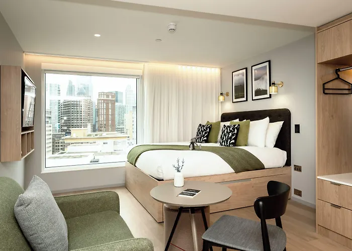 Wilde s Aldgate Tower Bridge