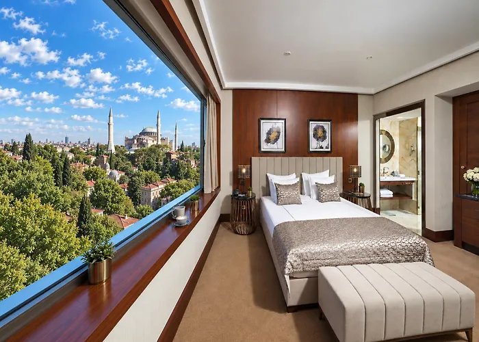  Vogue Supreme Istanbul