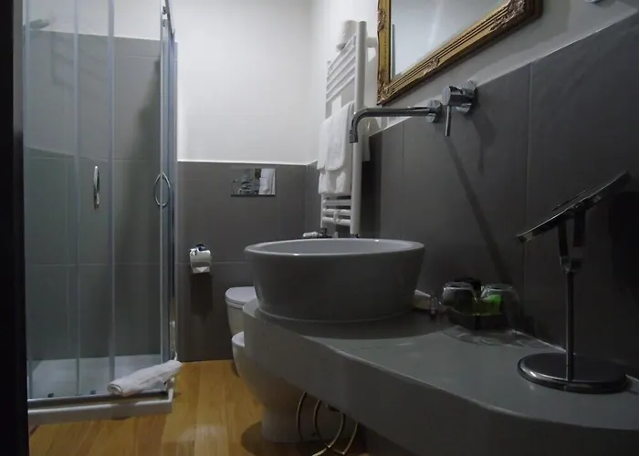  Room Inn Vatican