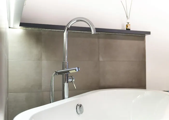 Clementi 18 Suites