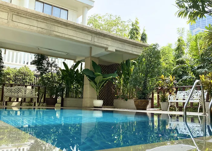 14 Place Sukhumvit Suites