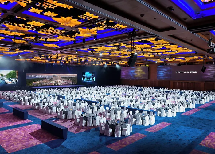 Resorts World Sentosa - Festive Hotel