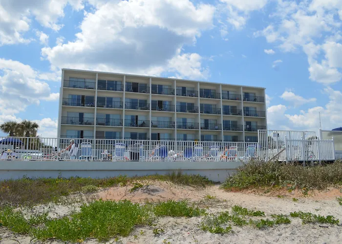 Traders Inn Beach Club
