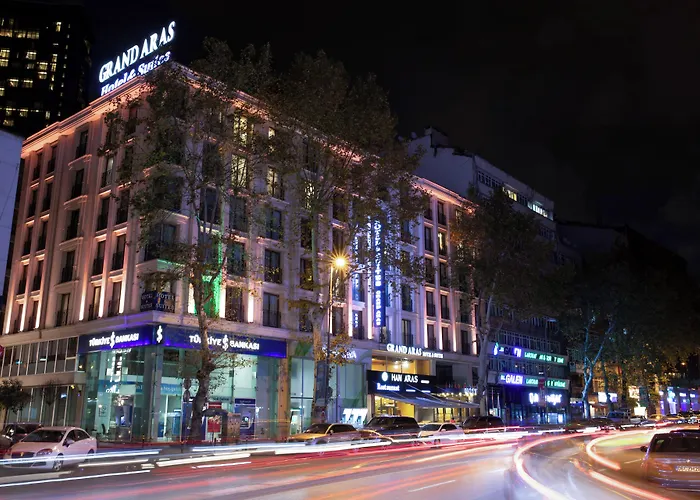 Grand Aras & Suites