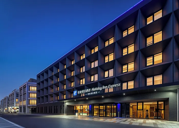 Holiday Inn Express Airport Zone By Ihg