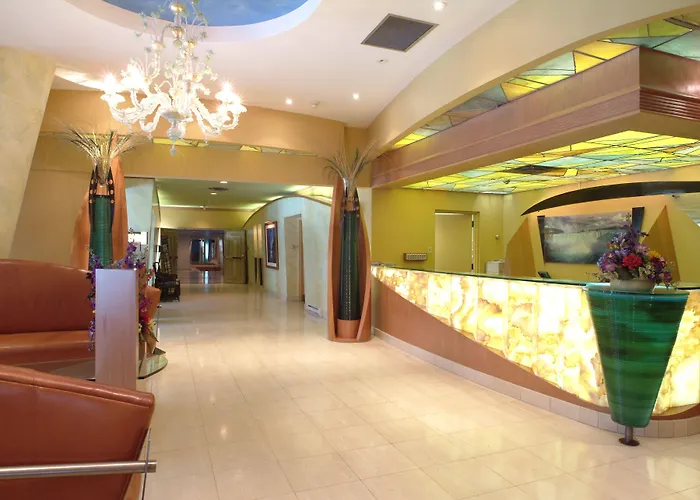 Holiday Inn Niagara Falls-By The Falls By Ihg
