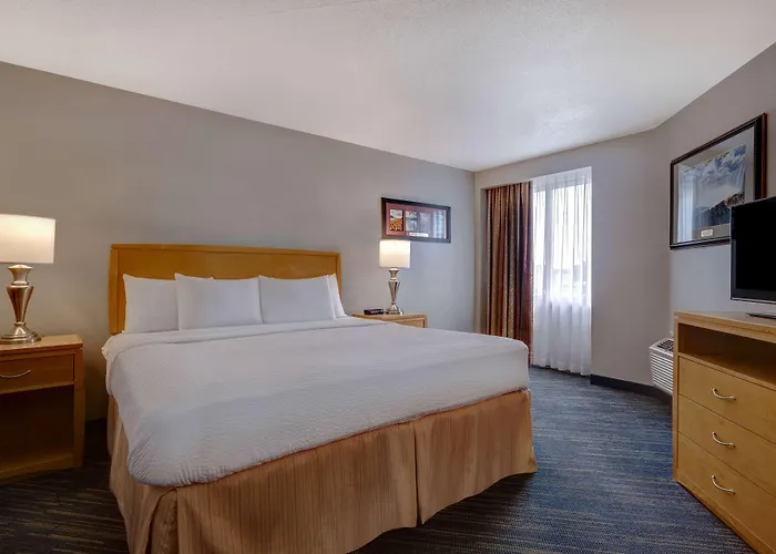 Hot Tub in Room Days Inn By Wyndham Niagara Falls Near The Falls