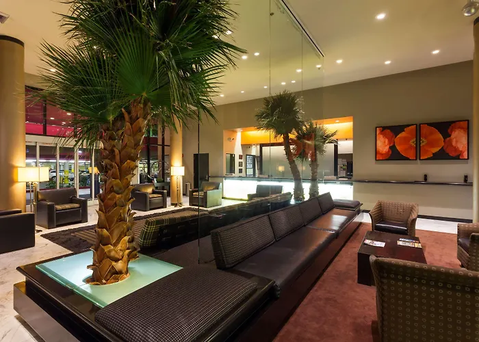 Ramada Plaza By Wyndham West Hollywood Hotel & Suites