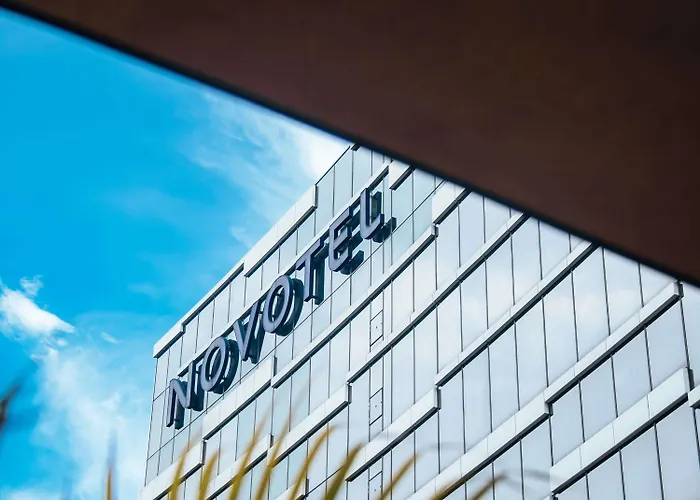 Hotels with tennis Novotel Singapore On Stevens