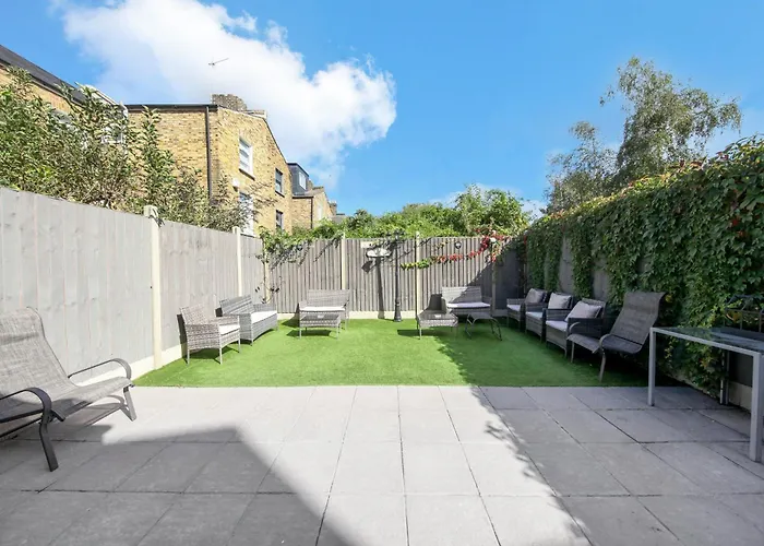  Hackney Suites - En-Suite Rooms & Amenities