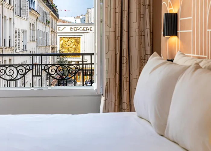 Hotels with a view Mercure Paris Opera Faubourg Montmartre