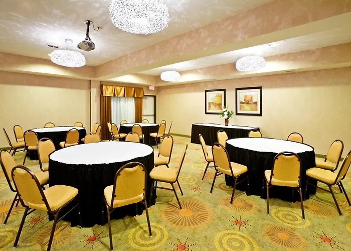 Holiday Inn Express & Suites East - Fair Park By Ihg